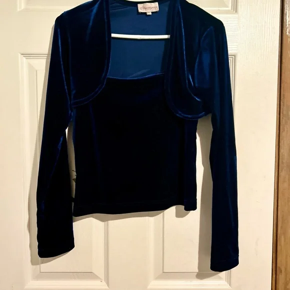 Blue Velvet Three-Piece Set - Picture 2 of 9